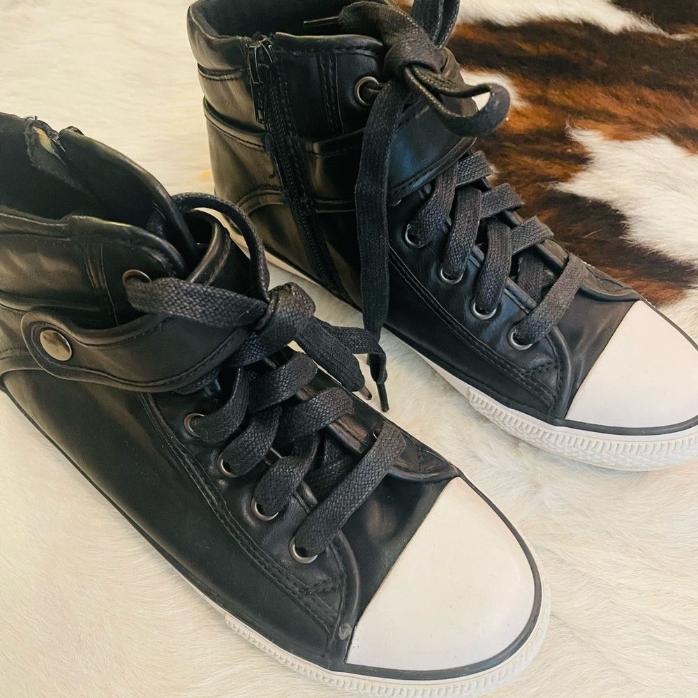 Aldo sneakers size 5.5 - excellent condition!